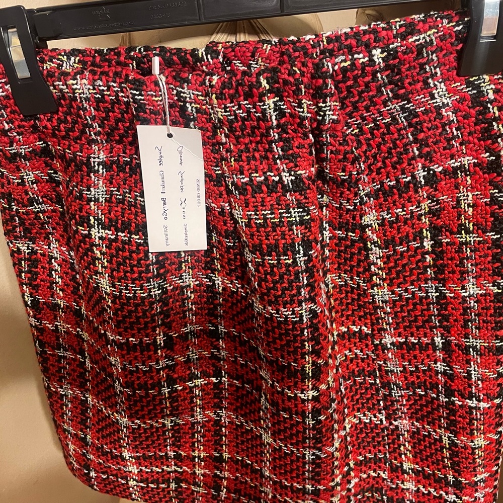 New Skirt 100 % Polyester for Fall or Winter - Picture 2 of 3